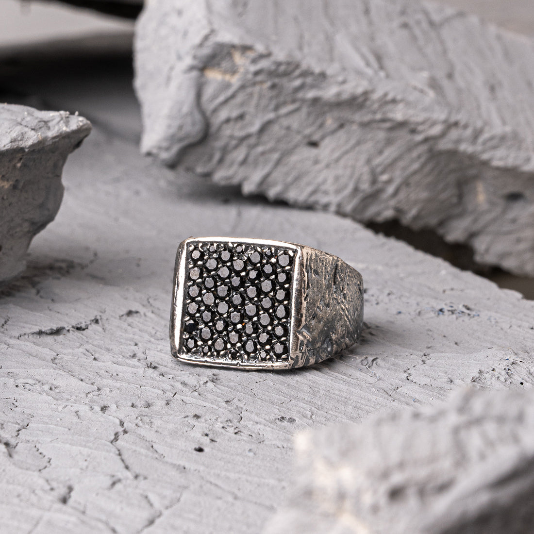 Gis Black Zircon Stone Ring
